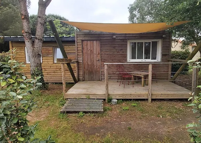 Cabane En Bois Au Calme